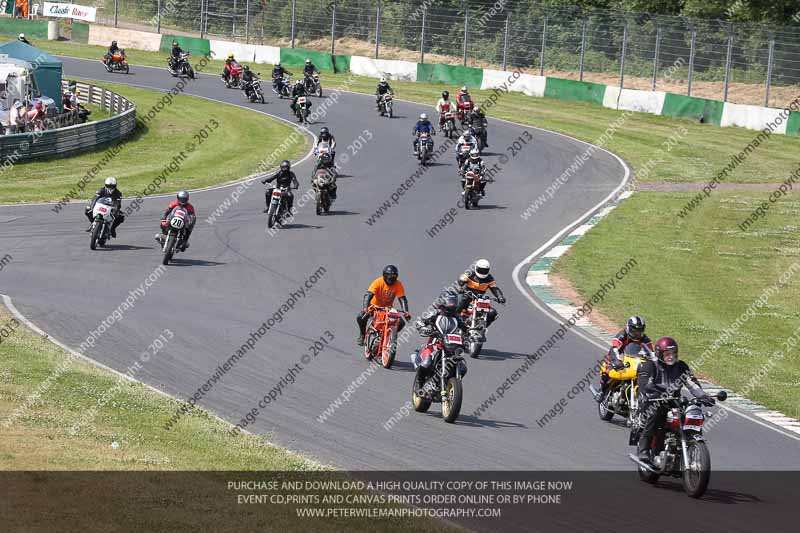 Vintage motorcycle club;eventdigitalimages;mallory park;mallory park trackday photographs;no limits trackdays;peter wileman photography;trackday digital images;trackday photos;vmcc festival 1000 bikes photographs