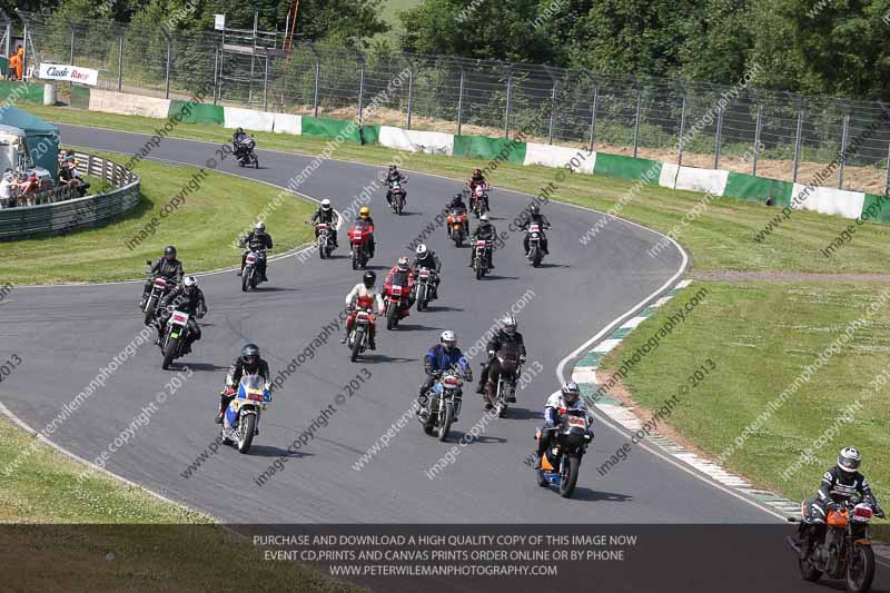 Vintage motorcycle club;eventdigitalimages;mallory park;mallory park trackday photographs;no limits trackdays;peter wileman photography;trackday digital images;trackday photos;vmcc festival 1000 bikes photographs