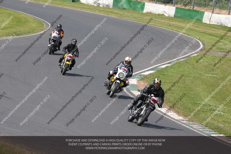 Vintage motorcycle club;eventdigitalimages;mallory park;mallory park trackday photographs;no limits trackdays;peter wileman photography;trackday digital images;trackday photos;vmcc festival 1000 bikes photographs