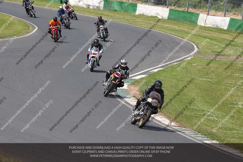 Vintage motorcycle club;eventdigitalimages;mallory park;mallory park trackday photographs;no limits trackdays;peter wileman photography;trackday digital images;trackday photos;vmcc festival 1000 bikes photographs
