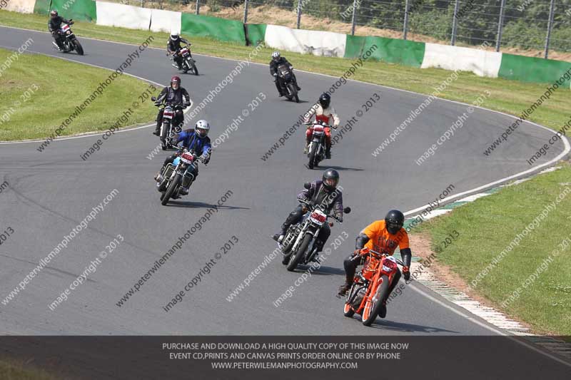 Vintage motorcycle club;eventdigitalimages;mallory park;mallory park trackday photographs;no limits trackdays;peter wileman photography;trackday digital images;trackday photos;vmcc festival 1000 bikes photographs