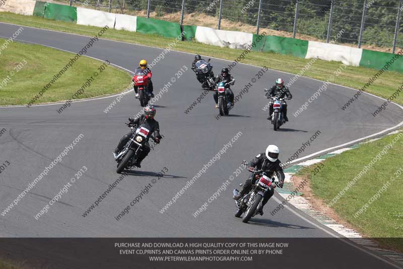 Vintage motorcycle club;eventdigitalimages;mallory park;mallory park trackday photographs;no limits trackdays;peter wileman photography;trackday digital images;trackday photos;vmcc festival 1000 bikes photographs