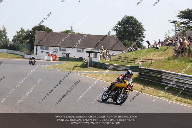 Vintage motorcycle club;eventdigitalimages;mallory park;mallory park trackday photographs;no limits trackdays;peter wileman photography;trackday digital images;trackday photos;vmcc festival 1000 bikes photographs