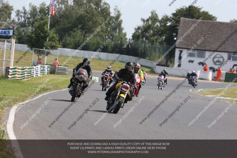 Vintage motorcycle club;eventdigitalimages;mallory park;mallory park trackday photographs;no limits trackdays;peter wileman photography;trackday digital images;trackday photos;vmcc festival 1000 bikes photographs