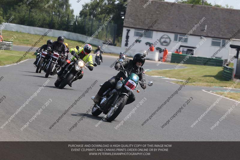 Vintage motorcycle club;eventdigitalimages;mallory park;mallory park trackday photographs;no limits trackdays;peter wileman photography;trackday digital images;trackday photos;vmcc festival 1000 bikes photographs