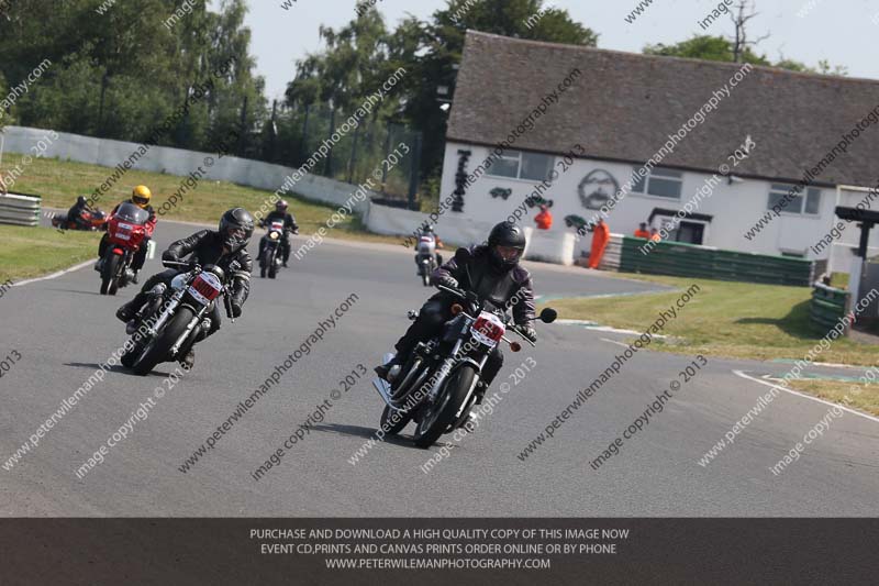 Vintage motorcycle club;eventdigitalimages;mallory park;mallory park trackday photographs;no limits trackdays;peter wileman photography;trackday digital images;trackday photos;vmcc festival 1000 bikes photographs