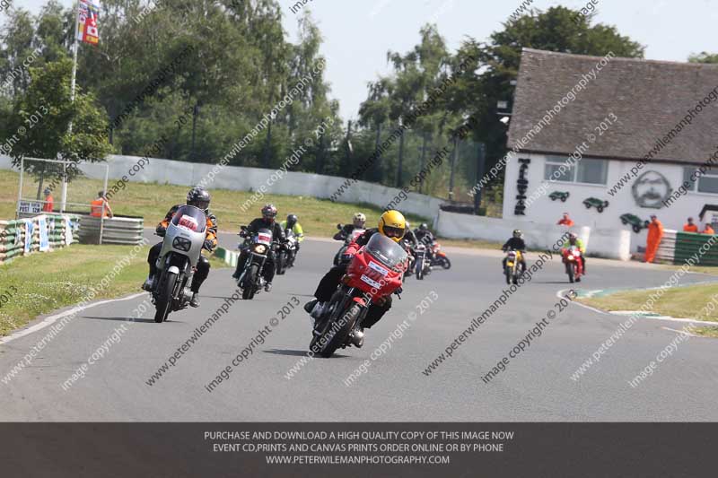 Vintage motorcycle club;eventdigitalimages;mallory park;mallory park trackday photographs;no limits trackdays;peter wileman photography;trackday digital images;trackday photos;vmcc festival 1000 bikes photographs