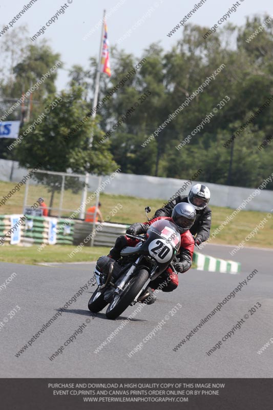 Vintage motorcycle club;eventdigitalimages;mallory park;mallory park trackday photographs;no limits trackdays;peter wileman photography;trackday digital images;trackday photos;vmcc festival 1000 bikes photographs