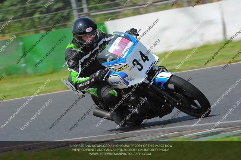 Vintage motorcycle club;eventdigitalimages;mallory park;mallory park trackday photographs;no limits trackdays;peter wileman photography;trackday digital images;trackday photos;vmcc festival 1000 bikes photographs