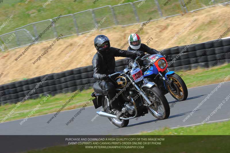 Vintage motorcycle club;eventdigitalimages;mallory park;mallory park trackday photographs;no limits trackdays;peter wileman photography;trackday digital images;trackday photos;vmcc festival 1000 bikes photographs