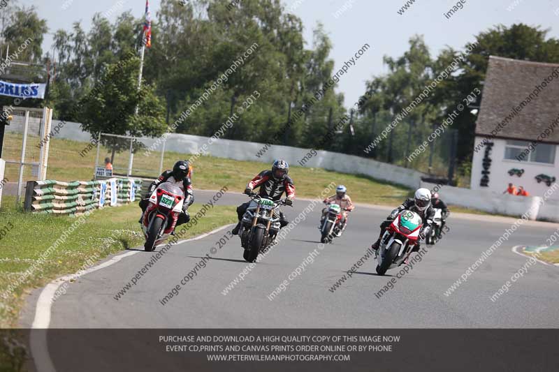 Vintage motorcycle club;eventdigitalimages;mallory park;mallory park trackday photographs;no limits trackdays;peter wileman photography;trackday digital images;trackday photos;vmcc festival 1000 bikes photographs