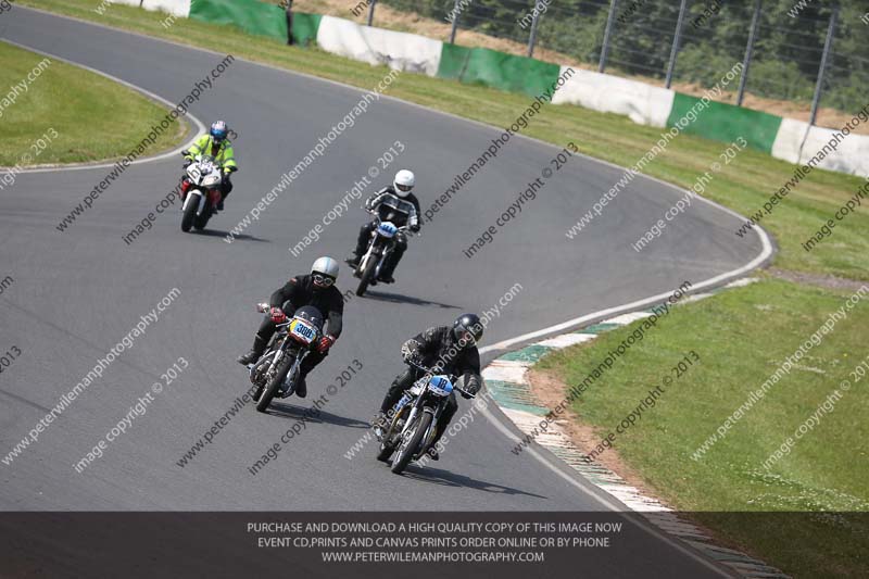 Vintage motorcycle club;eventdigitalimages;mallory park;mallory park trackday photographs;no limits trackdays;peter wileman photography;trackday digital images;trackday photos;vmcc festival 1000 bikes photographs