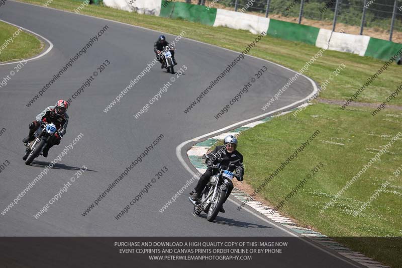 Vintage motorcycle club;eventdigitalimages;mallory park;mallory park trackday photographs;no limits trackdays;peter wileman photography;trackday digital images;trackday photos;vmcc festival 1000 bikes photographs