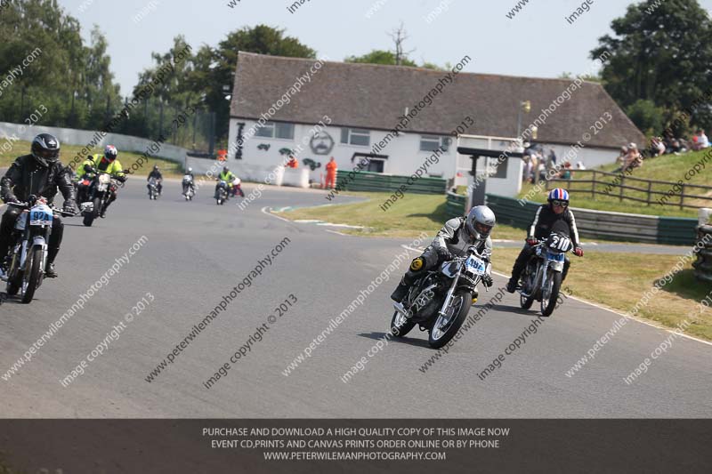 Vintage motorcycle club;eventdigitalimages;mallory park;mallory park trackday photographs;no limits trackdays;peter wileman photography;trackday digital images;trackday photos;vmcc festival 1000 bikes photographs