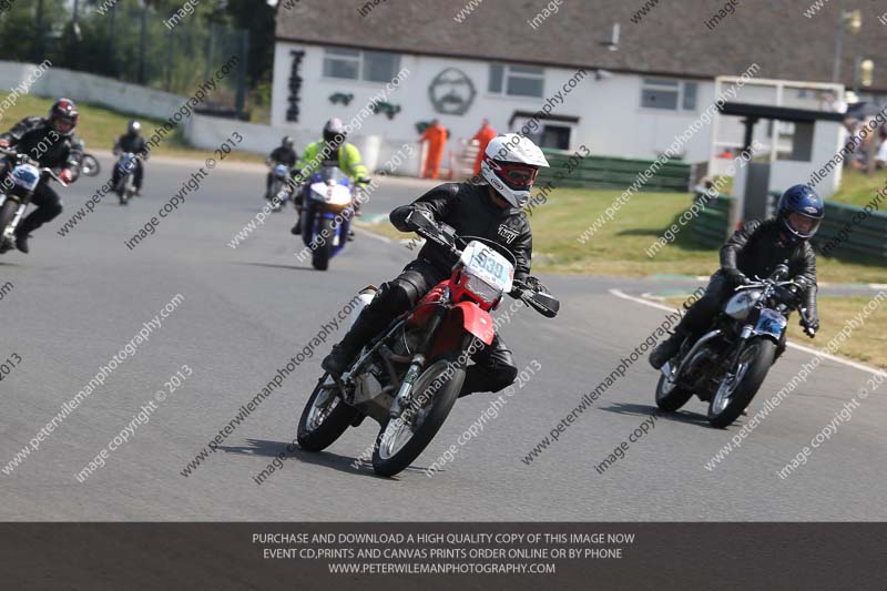 Vintage motorcycle club;eventdigitalimages;mallory park;mallory park trackday photographs;no limits trackdays;peter wileman photography;trackday digital images;trackday photos;vmcc festival 1000 bikes photographs