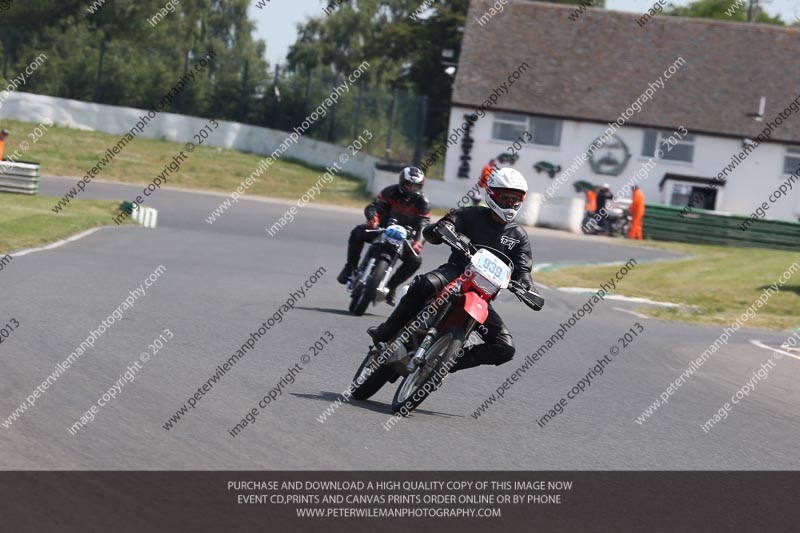 Vintage motorcycle club;eventdigitalimages;mallory park;mallory park trackday photographs;no limits trackdays;peter wileman photography;trackday digital images;trackday photos;vmcc festival 1000 bikes photographs