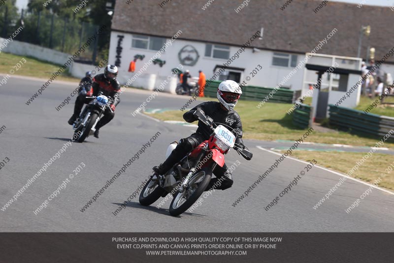 Vintage motorcycle club;eventdigitalimages;mallory park;mallory park trackday photographs;no limits trackdays;peter wileman photography;trackday digital images;trackday photos;vmcc festival 1000 bikes photographs
