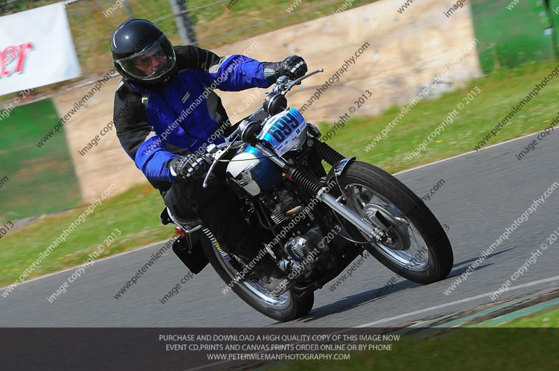 Vintage motorcycle club;eventdigitalimages;mallory park;mallory park trackday photographs;no limits trackdays;peter wileman photography;trackday digital images;trackday photos;vmcc festival 1000 bikes photographs