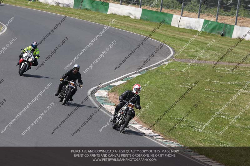 Vintage motorcycle club;eventdigitalimages;mallory park;mallory park trackday photographs;no limits trackdays;peter wileman photography;trackday digital images;trackday photos;vmcc festival 1000 bikes photographs