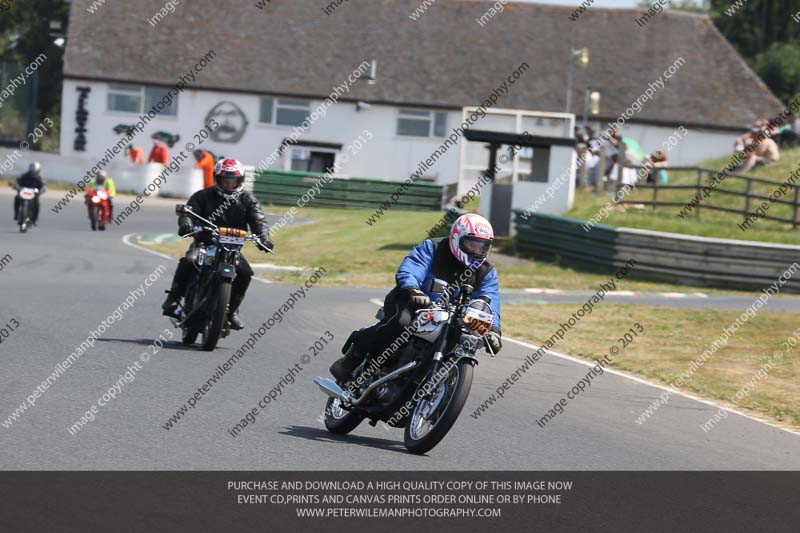 Vintage motorcycle club;eventdigitalimages;mallory park;mallory park trackday photographs;no limits trackdays;peter wileman photography;trackday digital images;trackday photos;vmcc festival 1000 bikes photographs