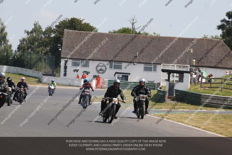 Vintage motorcycle club;eventdigitalimages;mallory park;mallory park trackday photographs;no limits trackdays;peter wileman photography;trackday digital images;trackday photos;vmcc festival 1000 bikes photographs