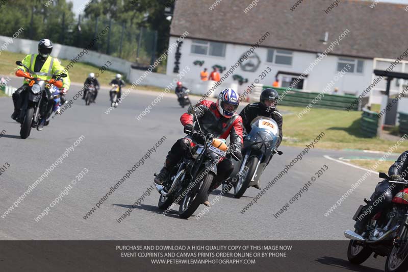 Vintage motorcycle club;eventdigitalimages;mallory park;mallory park trackday photographs;no limits trackdays;peter wileman photography;trackday digital images;trackday photos;vmcc festival 1000 bikes photographs