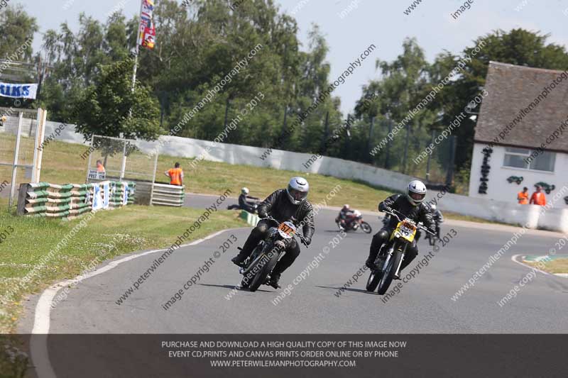 Vintage motorcycle club;eventdigitalimages;mallory park;mallory park trackday photographs;no limits trackdays;peter wileman photography;trackday digital images;trackday photos;vmcc festival 1000 bikes photographs