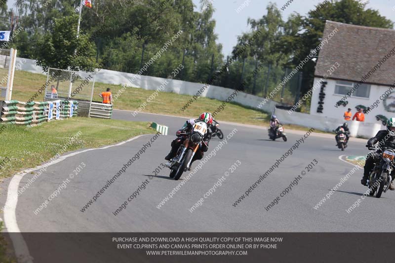 Vintage motorcycle club;eventdigitalimages;mallory park;mallory park trackday photographs;no limits trackdays;peter wileman photography;trackday digital images;trackday photos;vmcc festival 1000 bikes photographs