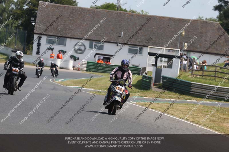 Vintage motorcycle club;eventdigitalimages;mallory park;mallory park trackday photographs;no limits trackdays;peter wileman photography;trackday digital images;trackday photos;vmcc festival 1000 bikes photographs