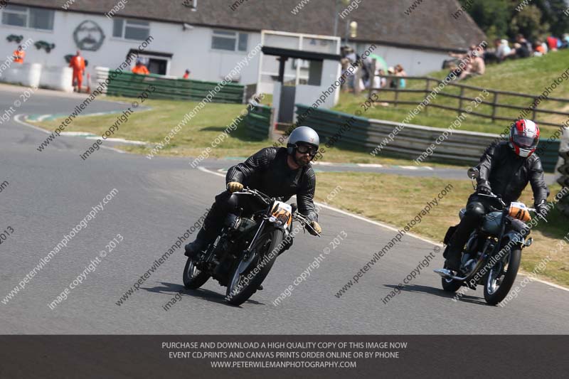 Vintage motorcycle club;eventdigitalimages;mallory park;mallory park trackday photographs;no limits trackdays;peter wileman photography;trackday digital images;trackday photos;vmcc festival 1000 bikes photographs