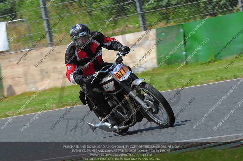 Vintage motorcycle club;eventdigitalimages;mallory park;mallory park trackday photographs;no limits trackdays;peter wileman photography;trackday digital images;trackday photos;vmcc festival 1000 bikes photographs