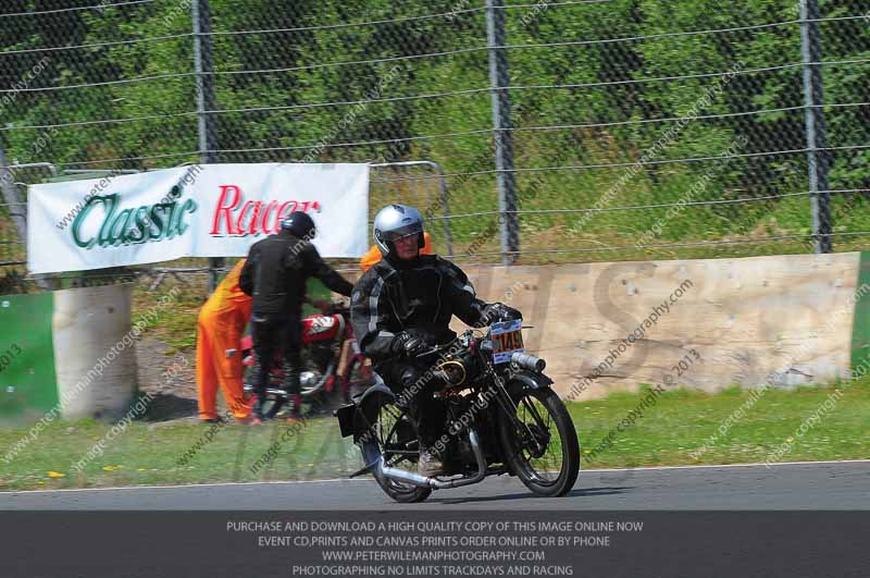 Vintage motorcycle club;eventdigitalimages;mallory park;mallory park trackday photographs;no limits trackdays;peter wileman photography;trackday digital images;trackday photos;vmcc festival 1000 bikes photographs