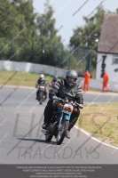 Vintage-motorcycle-club;eventdigitalimages;mallory-park;mallory-park-trackday-photographs;no-limits-trackdays;peter-wileman-photography;trackday-digital-images;trackday-photos;vmcc-festival-1000-bikes-photographs