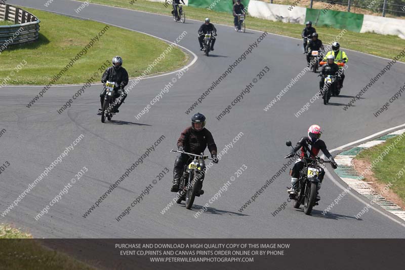 Vintage motorcycle club;eventdigitalimages;mallory park;mallory park trackday photographs;no limits trackdays;peter wileman photography;trackday digital images;trackday photos;vmcc festival 1000 bikes photographs