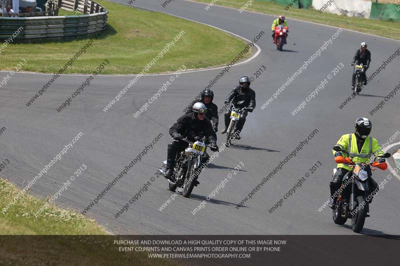 Vintage motorcycle club;eventdigitalimages;mallory park;mallory park trackday photographs;no limits trackdays;peter wileman photography;trackday digital images;trackday photos;vmcc festival 1000 bikes photographs