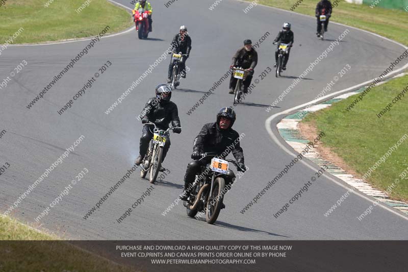 Vintage motorcycle club;eventdigitalimages;mallory park;mallory park trackday photographs;no limits trackdays;peter wileman photography;trackday digital images;trackday photos;vmcc festival 1000 bikes photographs