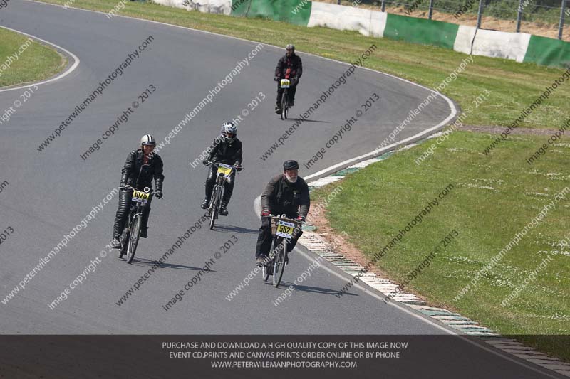 Vintage motorcycle club;eventdigitalimages;mallory park;mallory park trackday photographs;no limits trackdays;peter wileman photography;trackday digital images;trackday photos;vmcc festival 1000 bikes photographs