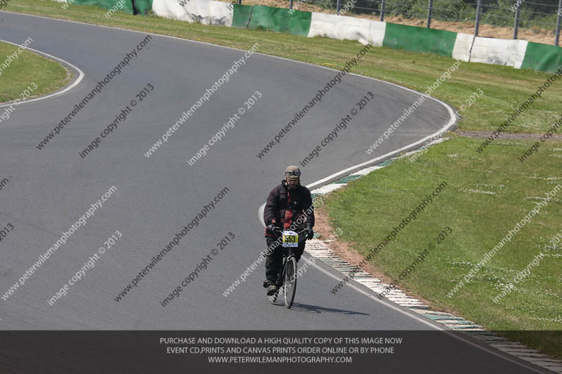 Vintage motorcycle club;eventdigitalimages;mallory park;mallory park trackday photographs;no limits trackdays;peter wileman photography;trackday digital images;trackday photos;vmcc festival 1000 bikes photographs