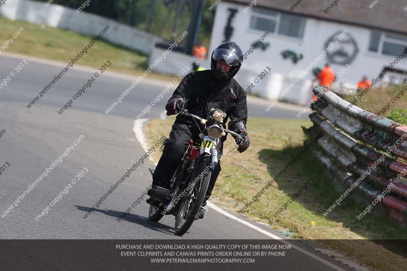 Vintage motorcycle club;eventdigitalimages;mallory park;mallory park trackday photographs;no limits trackdays;peter wileman photography;trackday digital images;trackday photos;vmcc festival 1000 bikes photographs