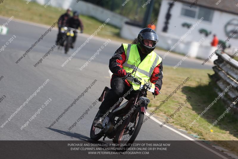 Vintage motorcycle club;eventdigitalimages;mallory park;mallory park trackday photographs;no limits trackdays;peter wileman photography;trackday digital images;trackday photos;vmcc festival 1000 bikes photographs