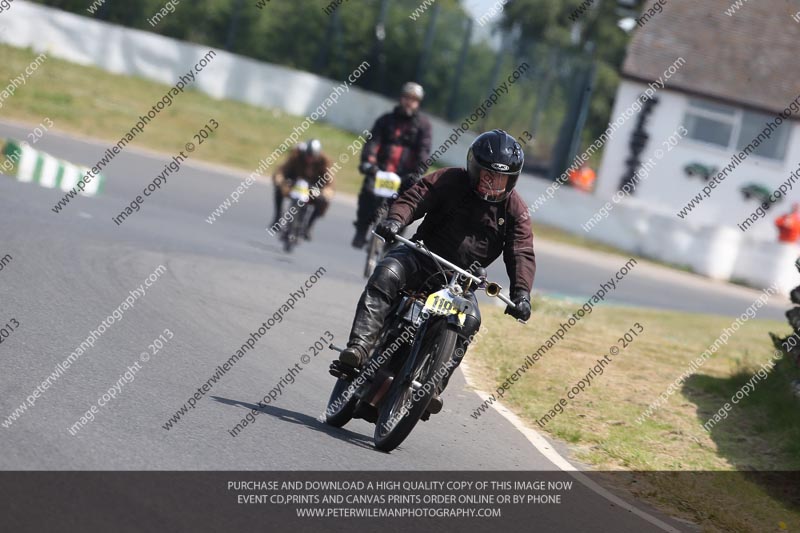 Vintage motorcycle club;eventdigitalimages;mallory park;mallory park trackday photographs;no limits trackdays;peter wileman photography;trackday digital images;trackday photos;vmcc festival 1000 bikes photographs