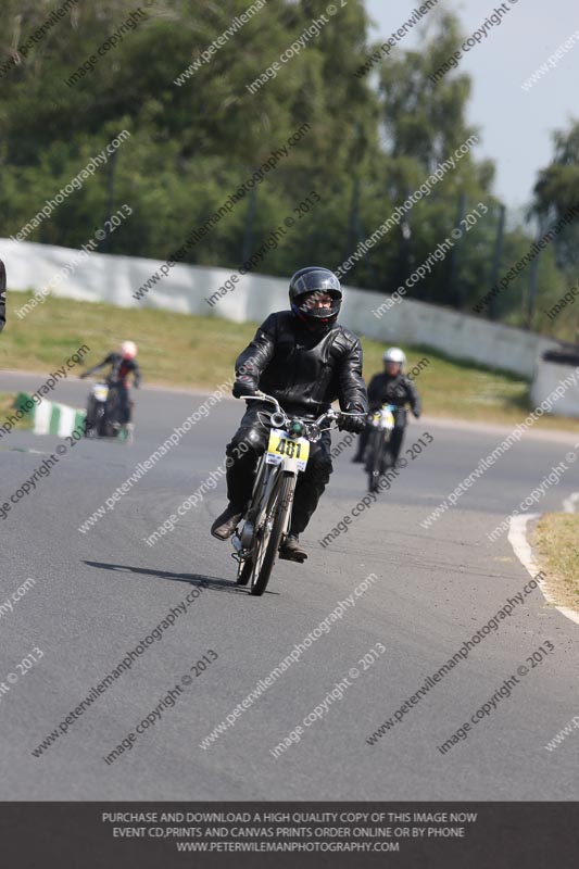 Vintage motorcycle club;eventdigitalimages;mallory park;mallory park trackday photographs;no limits trackdays;peter wileman photography;trackday digital images;trackday photos;vmcc festival 1000 bikes photographs