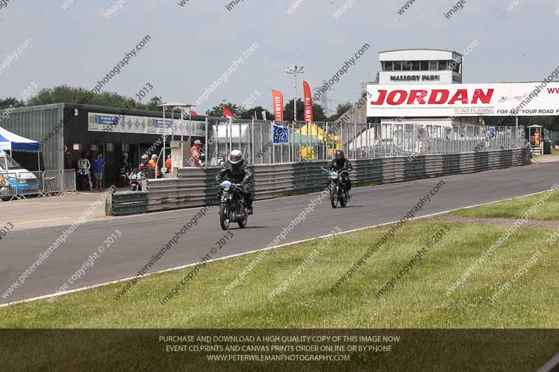 Vintage motorcycle club;eventdigitalimages;mallory park;mallory park trackday photographs;no limits trackdays;peter wileman photography;trackday digital images;trackday photos;vmcc festival 1000 bikes photographs