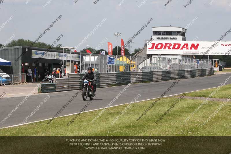 Vintage motorcycle club;eventdigitalimages;mallory park;mallory park trackday photographs;no limits trackdays;peter wileman photography;trackday digital images;trackday photos;vmcc festival 1000 bikes photographs