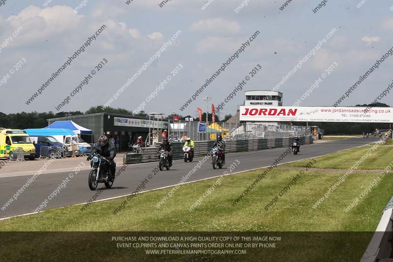 Vintage motorcycle club;eventdigitalimages;mallory park;mallory park trackday photographs;no limits trackdays;peter wileman photography;trackday digital images;trackday photos;vmcc festival 1000 bikes photographs