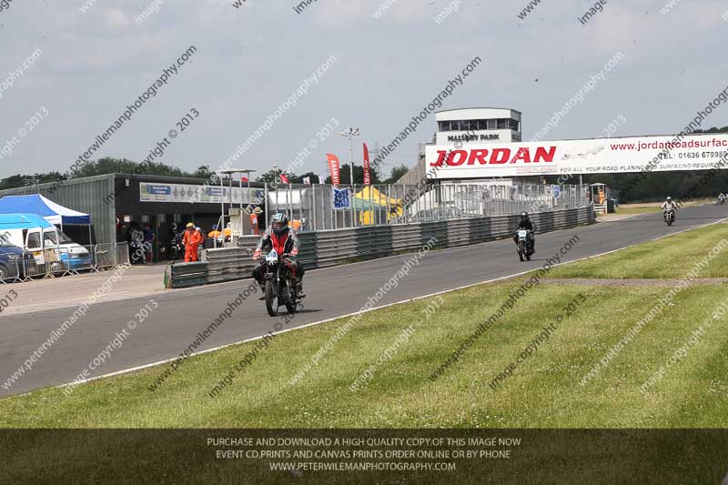 Vintage motorcycle club;eventdigitalimages;mallory park;mallory park trackday photographs;no limits trackdays;peter wileman photography;trackday digital images;trackday photos;vmcc festival 1000 bikes photographs