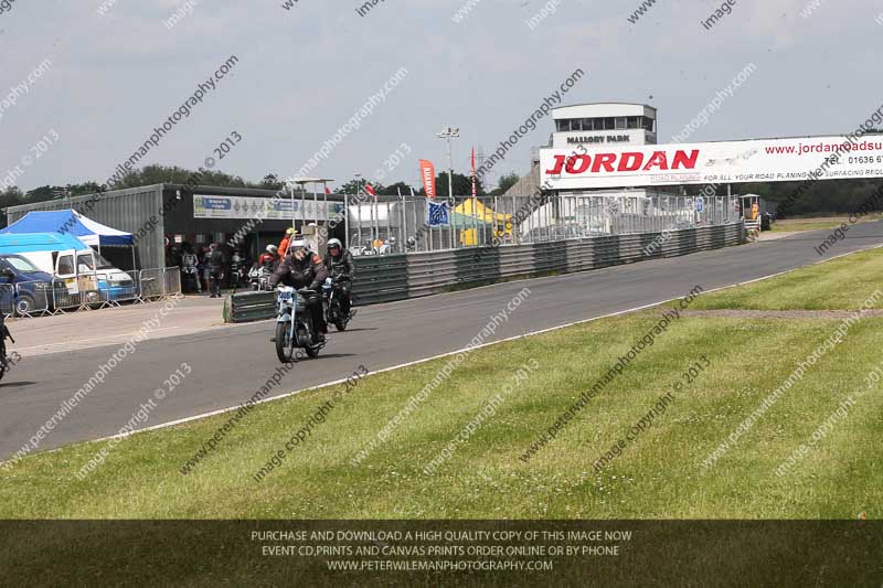 Vintage motorcycle club;eventdigitalimages;mallory park;mallory park trackday photographs;no limits trackdays;peter wileman photography;trackday digital images;trackday photos;vmcc festival 1000 bikes photographs