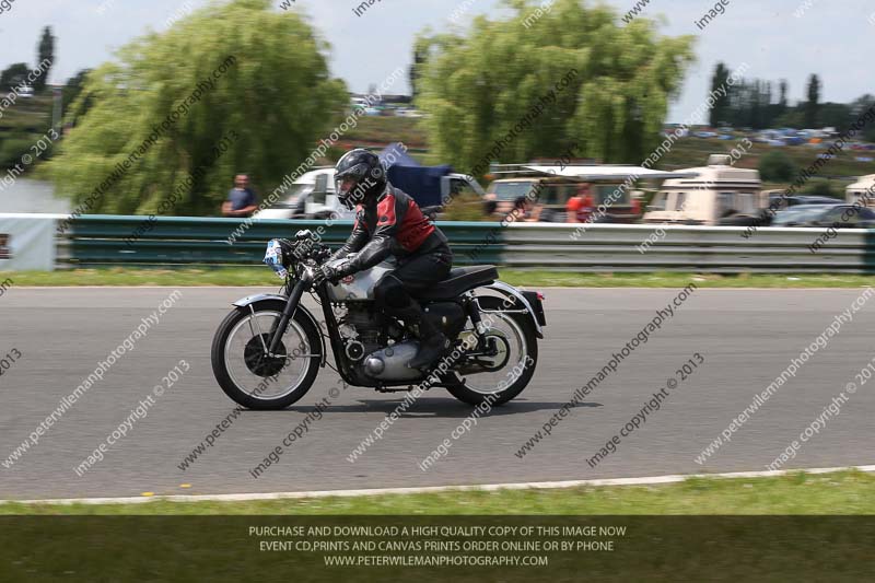 Vintage motorcycle club;eventdigitalimages;mallory park;mallory park trackday photographs;no limits trackdays;peter wileman photography;trackday digital images;trackday photos;vmcc festival 1000 bikes photographs