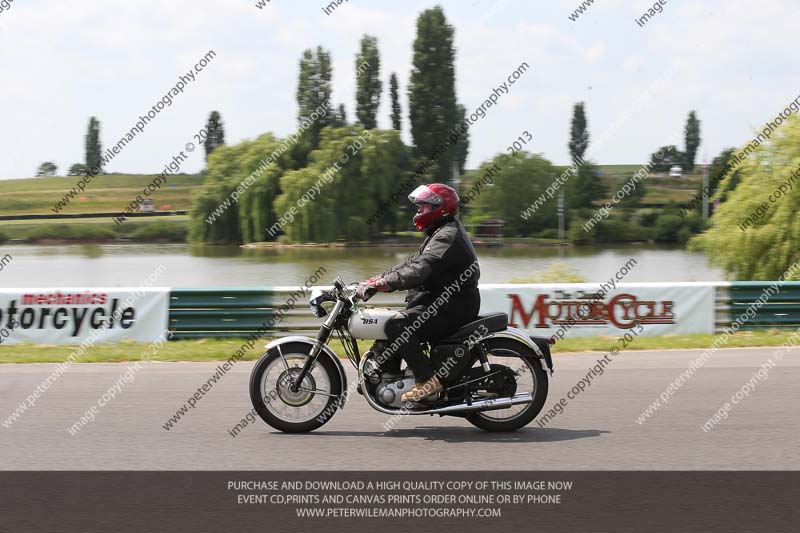 Vintage motorcycle club;eventdigitalimages;mallory park;mallory park trackday photographs;no limits trackdays;peter wileman photography;trackday digital images;trackday photos;vmcc festival 1000 bikes photographs