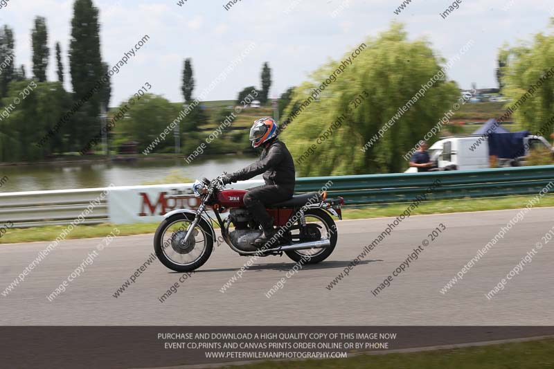 Vintage motorcycle club;eventdigitalimages;mallory park;mallory park trackday photographs;no limits trackdays;peter wileman photography;trackday digital images;trackday photos;vmcc festival 1000 bikes photographs